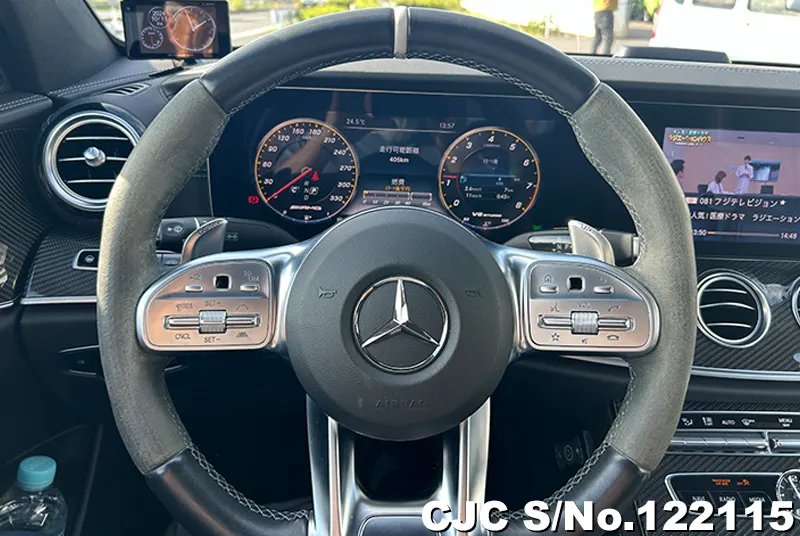 Mercedes Benz E Class in Pearl for Sale Image 11