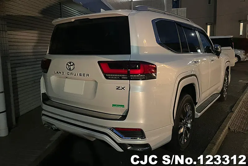 Toyota Land Cruiser in White for Sale Image 1