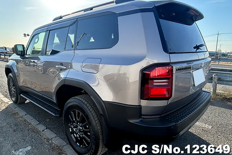 Toyota Land Cruiser 250 in Avante Bronze Metallic for Sale Image 2
