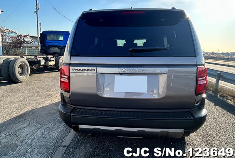 Toyota Land Cruiser 250 in Avante Bronze Metallic for Sale Image 4