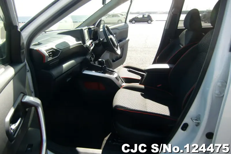 Toyota Raize in White for Sale Image 12