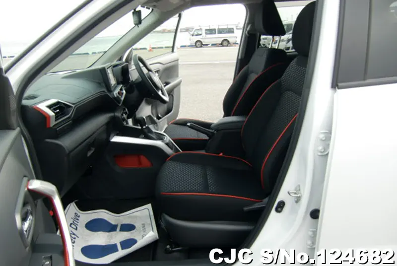 Toyota Raize in White for Sale Image 12