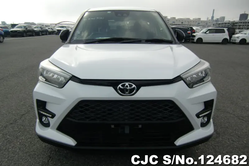 Toyota Raize in White for Sale Image 4