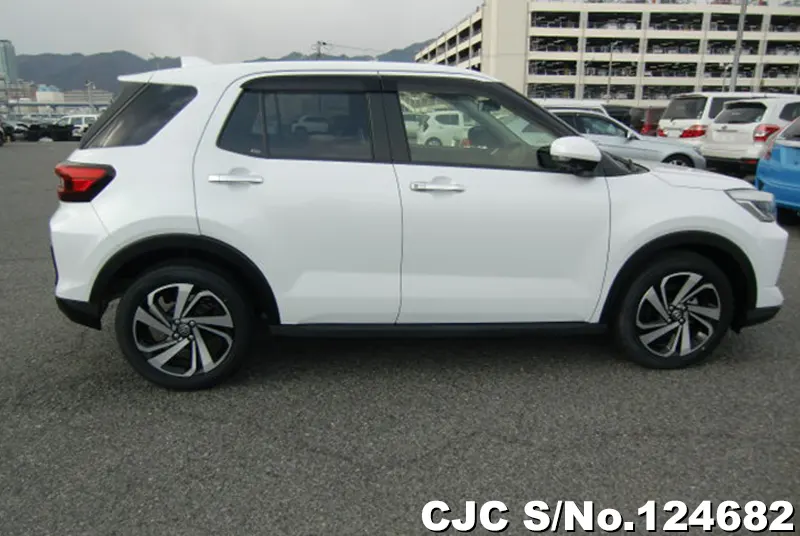 Toyota Raize in White for Sale Image 6