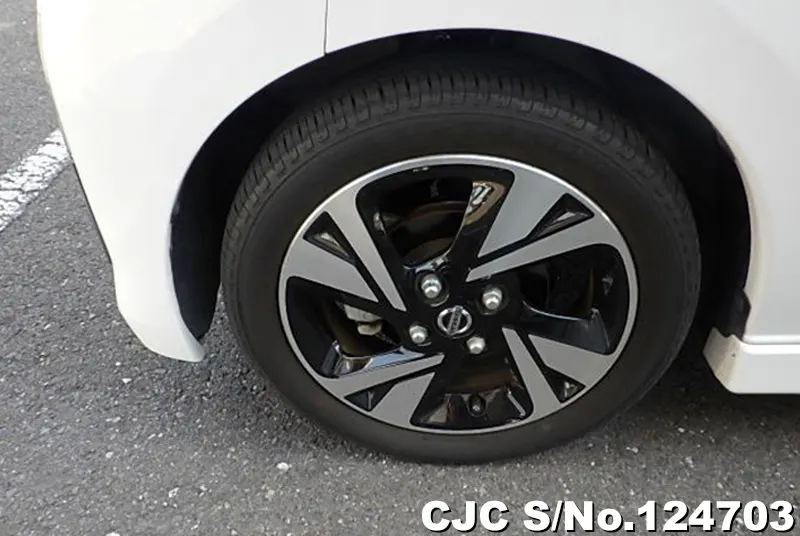 Nissan Dayz in White for Sale Image 18