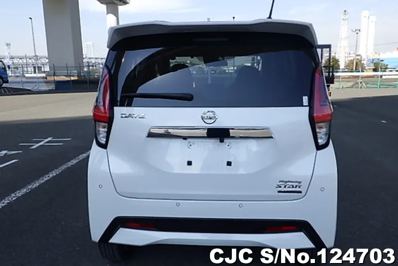 Nissan Dayz in White for Sale Image 5