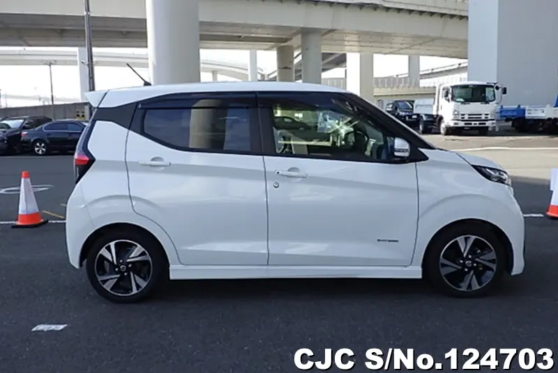 Nissan Dayz in White for Sale Image 6