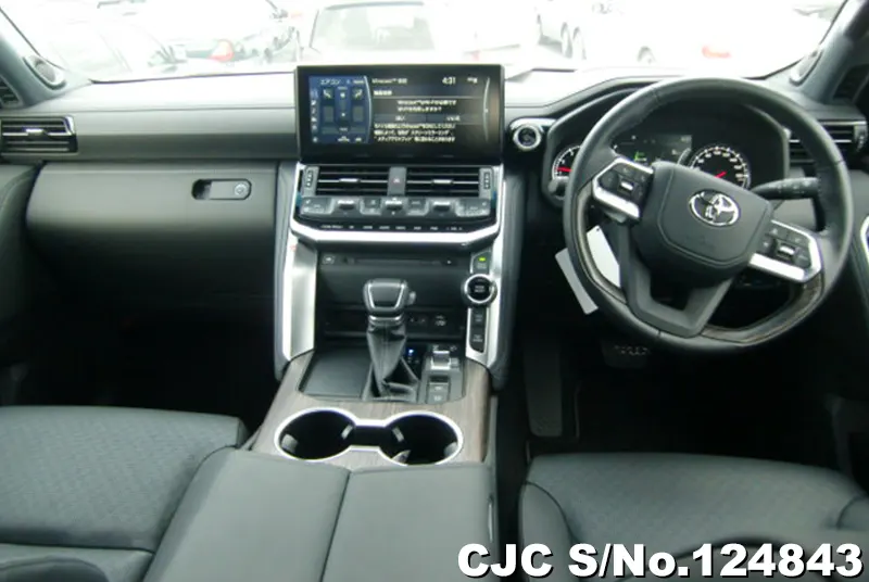 Toyota Land Cruiser in White for Sale Image 9