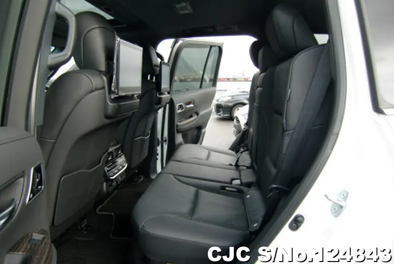 Toyota Land Cruiser in White for Sale Image 13