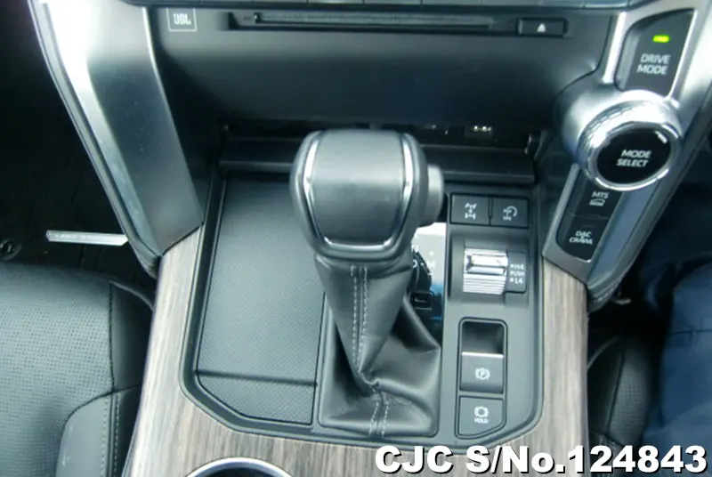 Toyota Land Cruiser in White for Sale Image 17