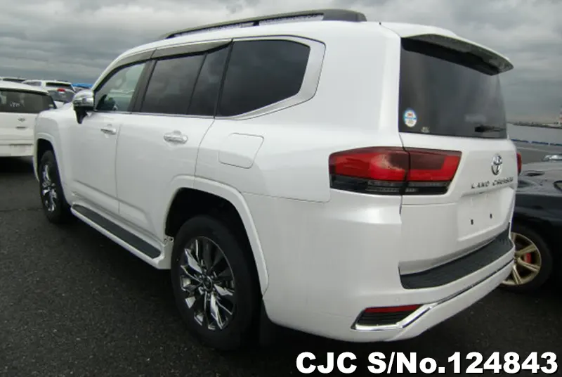 Toyota Land Cruiser in White for Sale Image 1