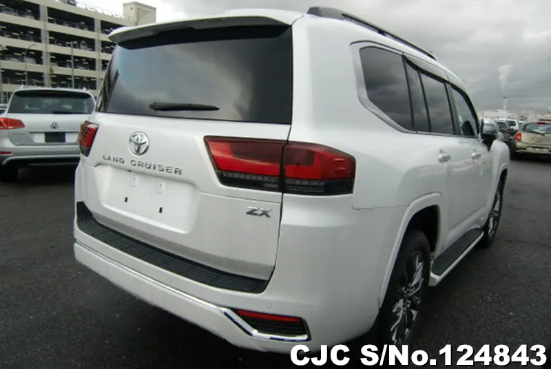 Toyota Land Cruiser in White for Sale Image 2