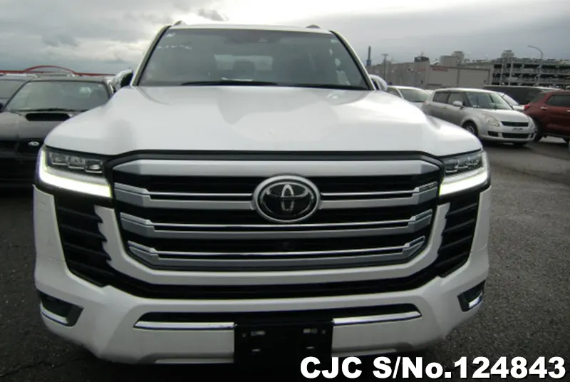Toyota Land Cruiser in White for Sale Image 4