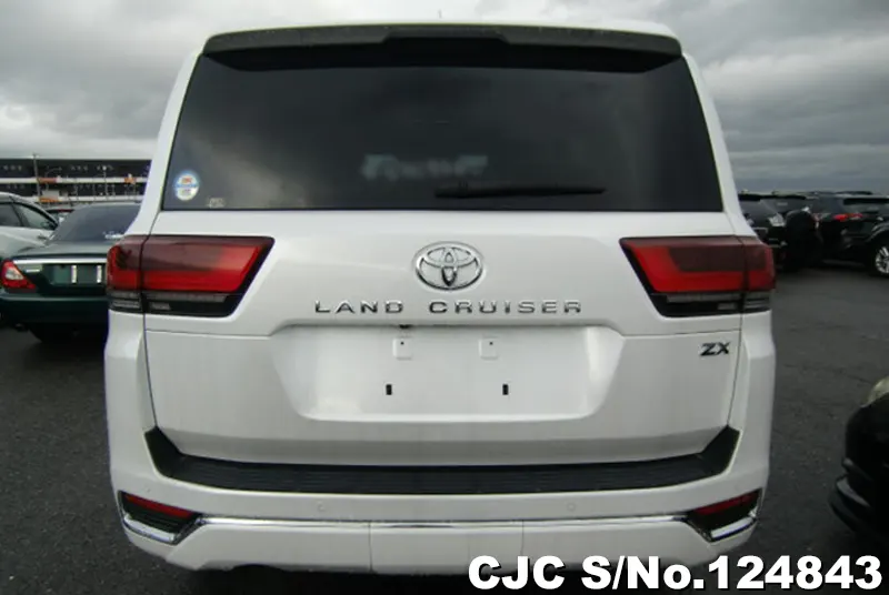 Toyota Land Cruiser in White for Sale Image 5