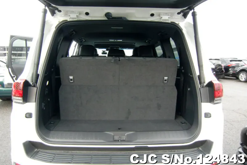 Toyota Land Cruiser in White for Sale Image 8