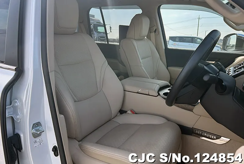 Toyota Land Cruiser in White for Sale Image 11