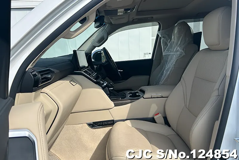 Toyota Land Cruiser in White for Sale Image 12
