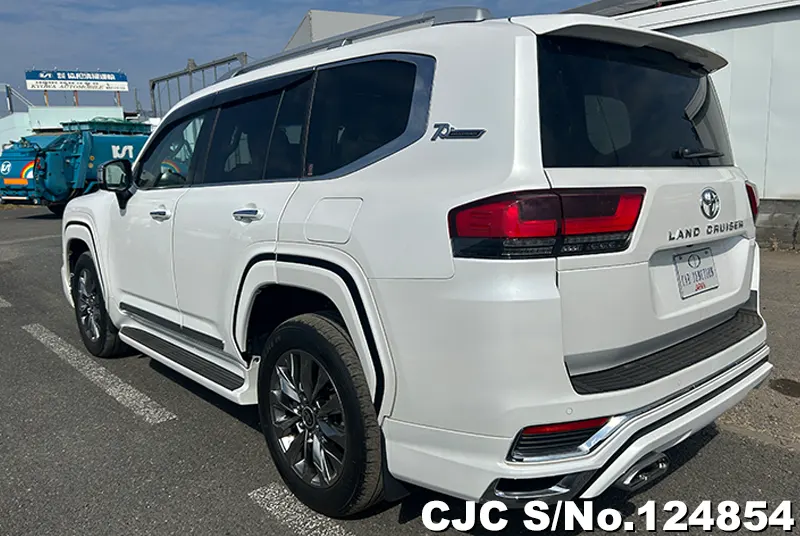 Toyota Land Cruiser in White for Sale Image 1