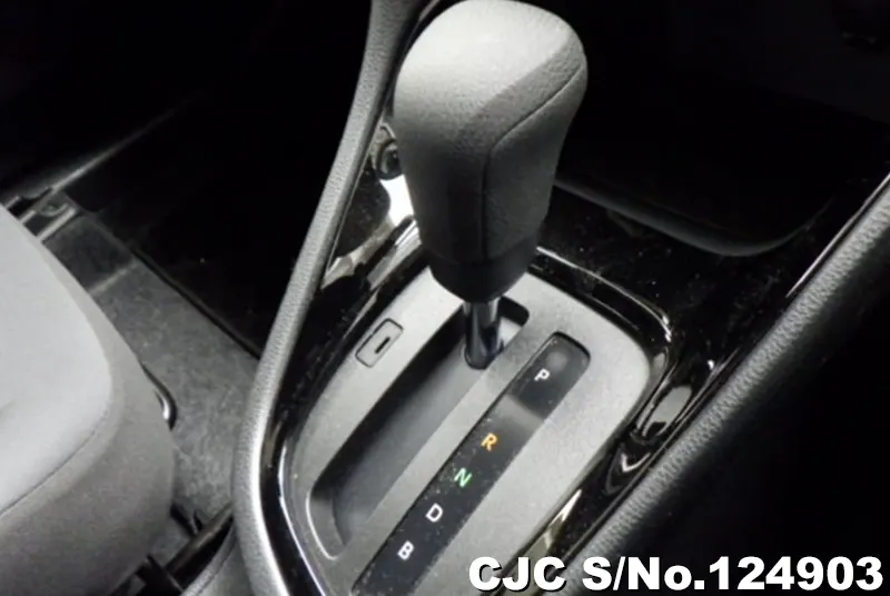Toyota Yaris in White for Sale Image 16