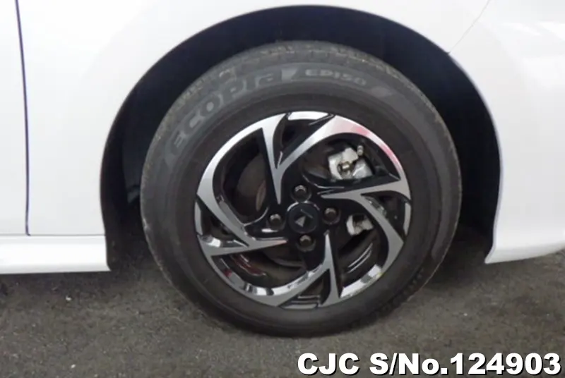 Toyota Yaris in White for Sale Image 17