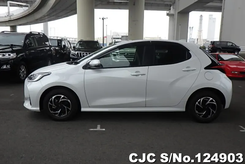 Toyota Yaris in White for Sale Image 7