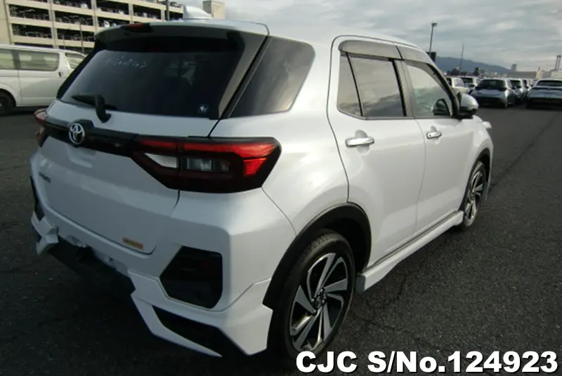 Toyota Raize in White for Sale Image 2