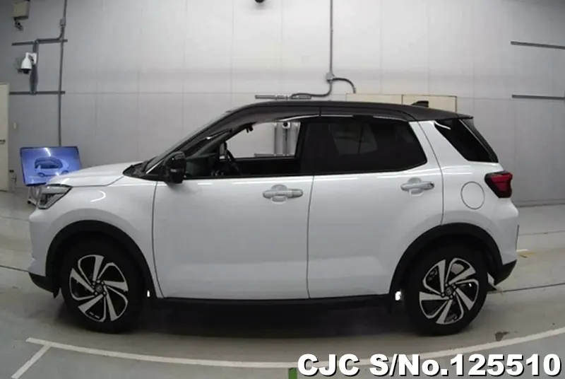 Toyota Raize in White for Sale Image 5