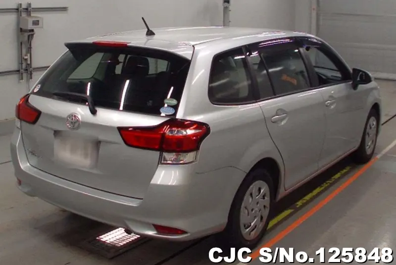 Toyota Corolla Fielder in Silver for Sale Image 2