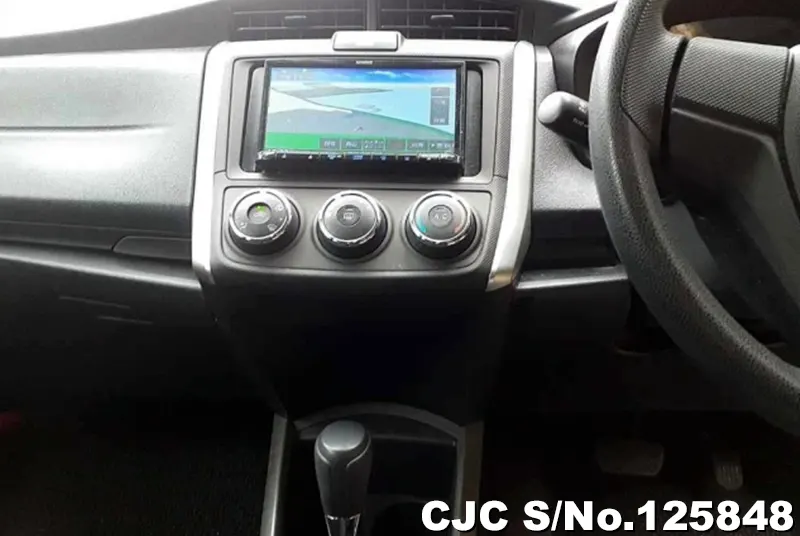 Toyota Corolla Fielder in Silver for Sale Image 9