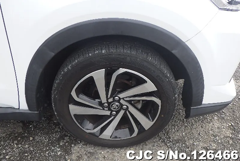 Toyota Raize in White for Sale Image 17