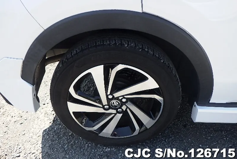 Toyota Raize in White for Sale Image 16