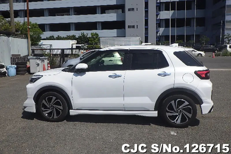 Toyota Raize in White for Sale Image 7