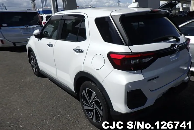 Toyota Raize in Pearl White for Sale Image 1