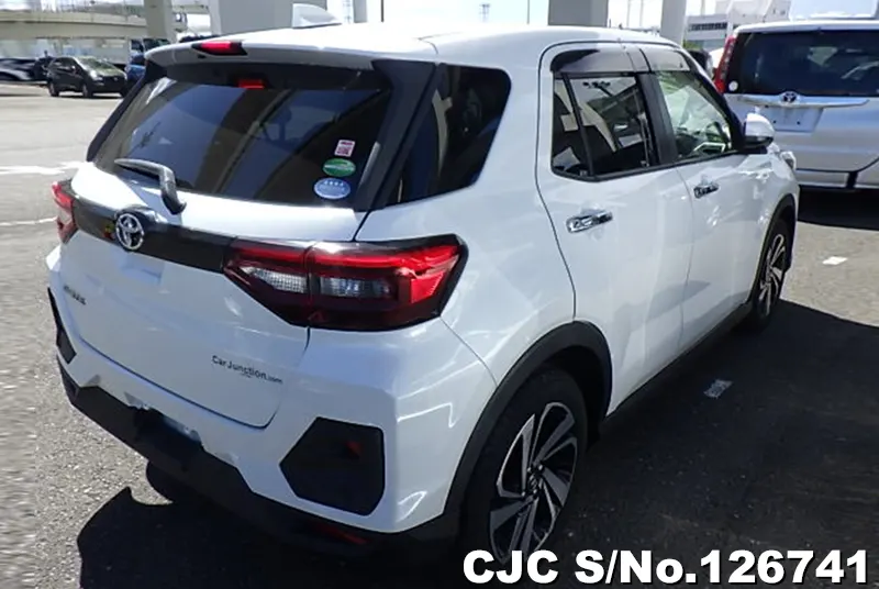 Toyota Raize in Pearl White for Sale Image 2