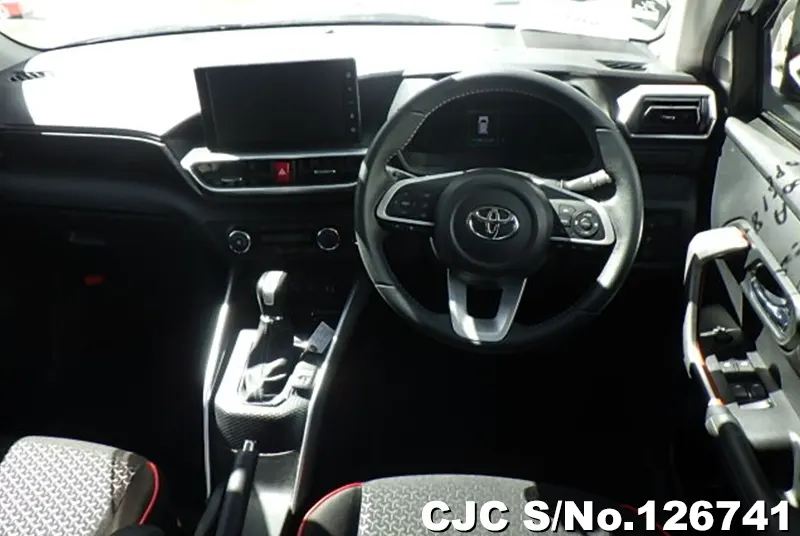 Toyota Raize in Pearl White for Sale Image 5