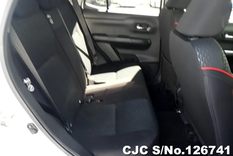 Toyota Raize in Pearl White for Sale Image 7