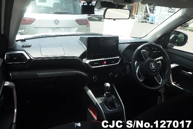Toyota Raize in Pearl White for Sale Image 5