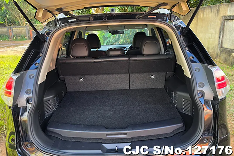 Nissan X-Trail in Black for Sale Image 6