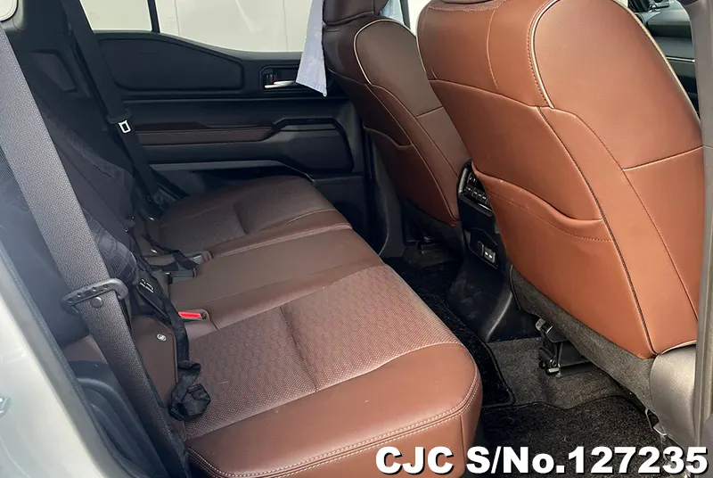 Toyota Land Cruiser 250 in Pearl for Sale Image 5