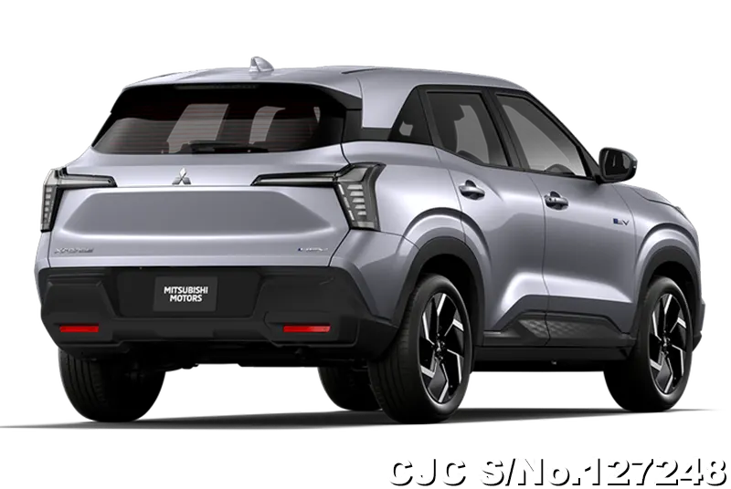 Mitsubishi Xfroce in Blade Silver for Sale Image 1