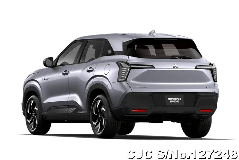 Mitsubishi Xfroce in Blade Silver for Sale Image 2