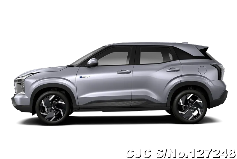 Mitsubishi Xfroce in Blade Silver for Sale Image 4