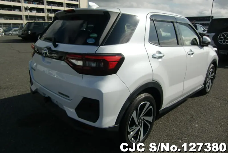 Toyota Raize in Pearl for Sale Image 2