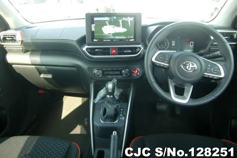 Toyota Raize in Pearl for Sale Image 9