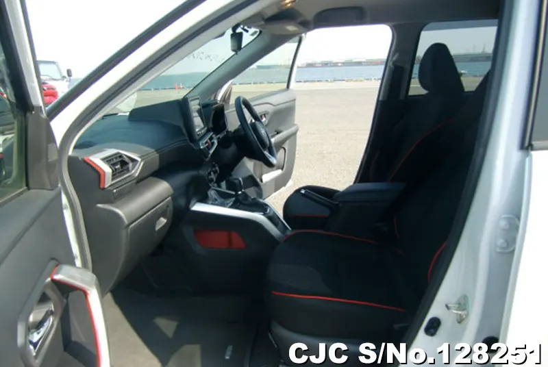 Toyota Raize in Pearl for Sale Image 11