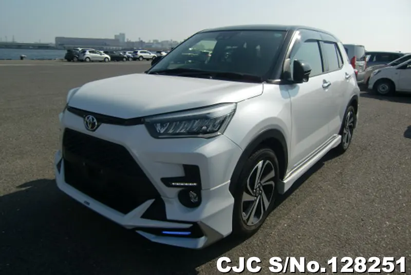 Toyota Raize in Pearl for Sale Image 3