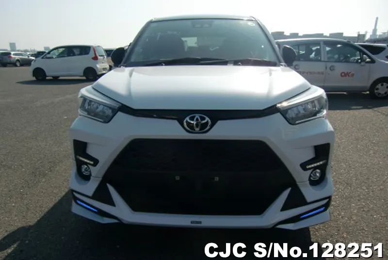 Toyota Raize in Pearl for Sale Image 4