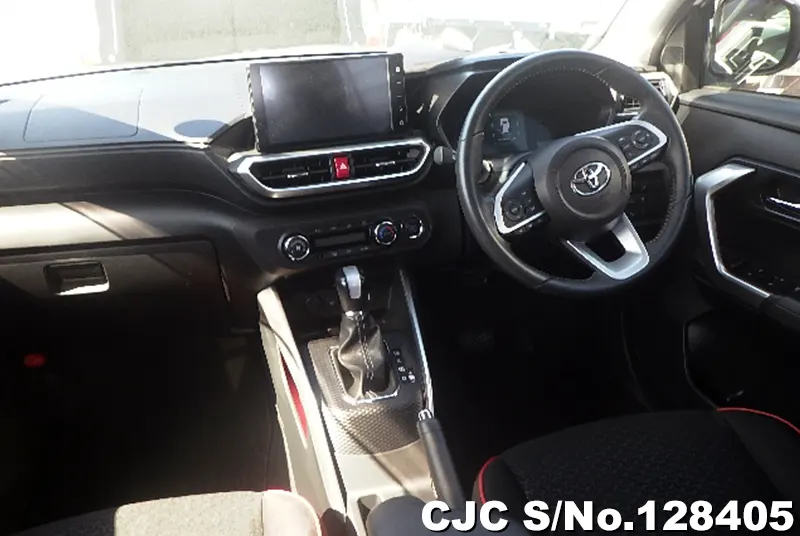 Toyota Raize in Pearl for Sale Image 7