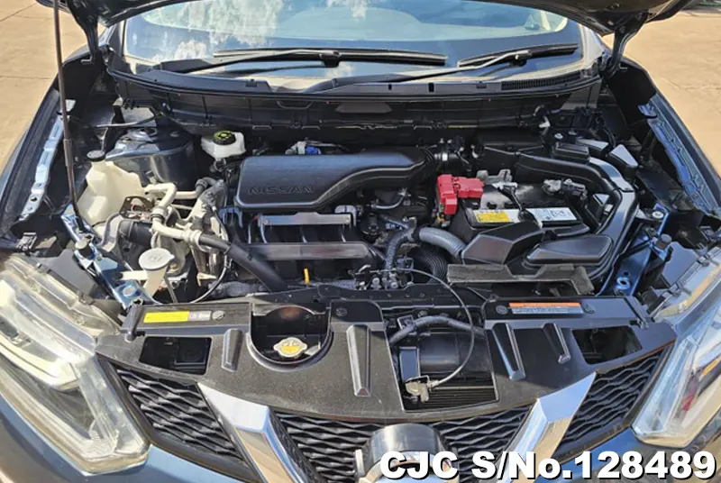 Nissan X-Trail in Gray for Sale Image 8