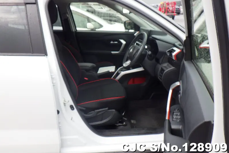 Toyota Raize in Pearl for Sale Image 11